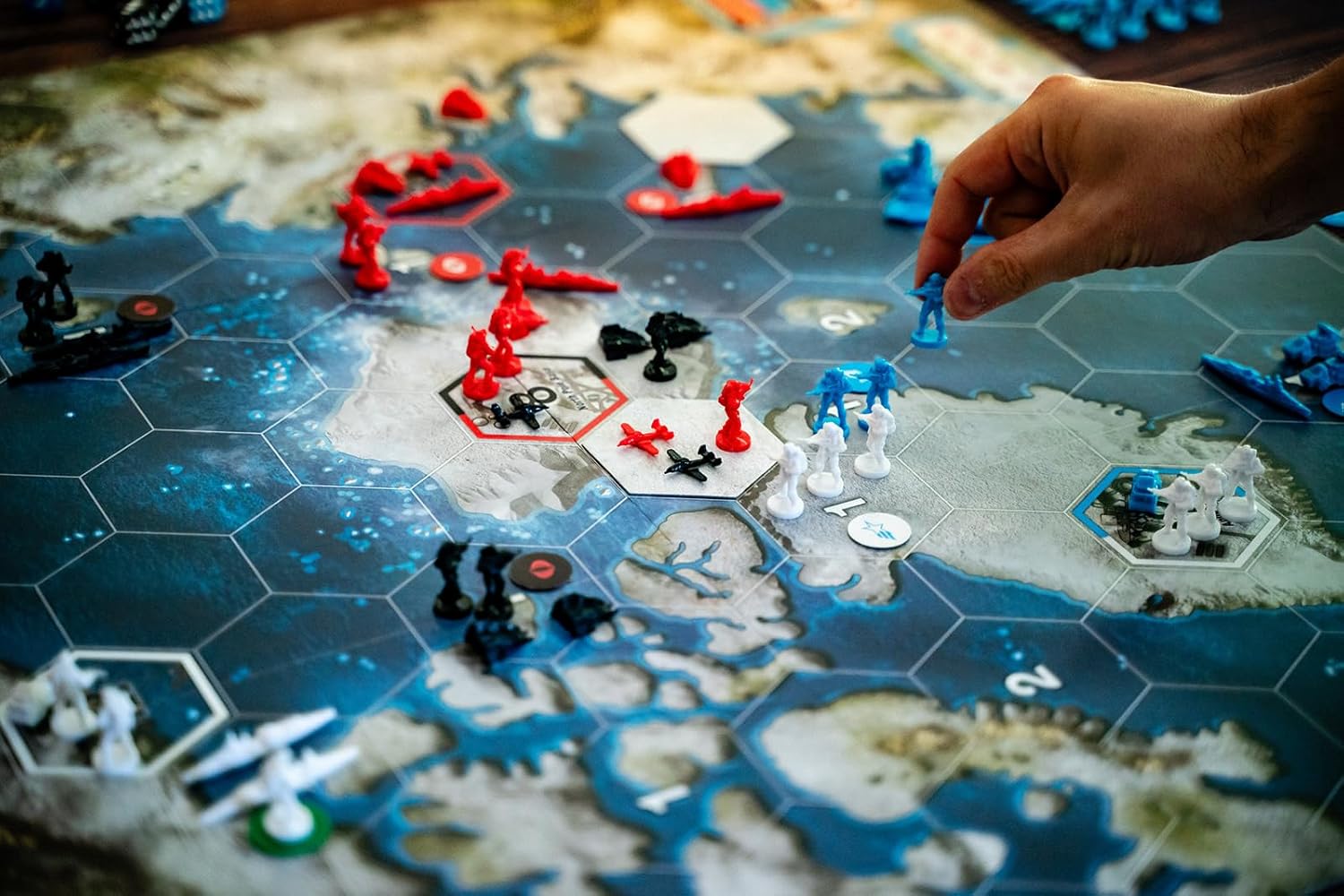 Imagem de um partida do jogo de tabuleiro G.I. Joe: Battle for The Arctic Circle Powered by Axis & Allies